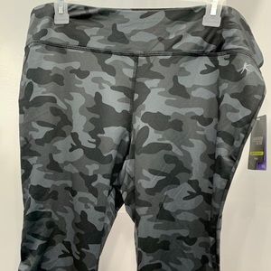 New Women’s xxl 20 capris active wear